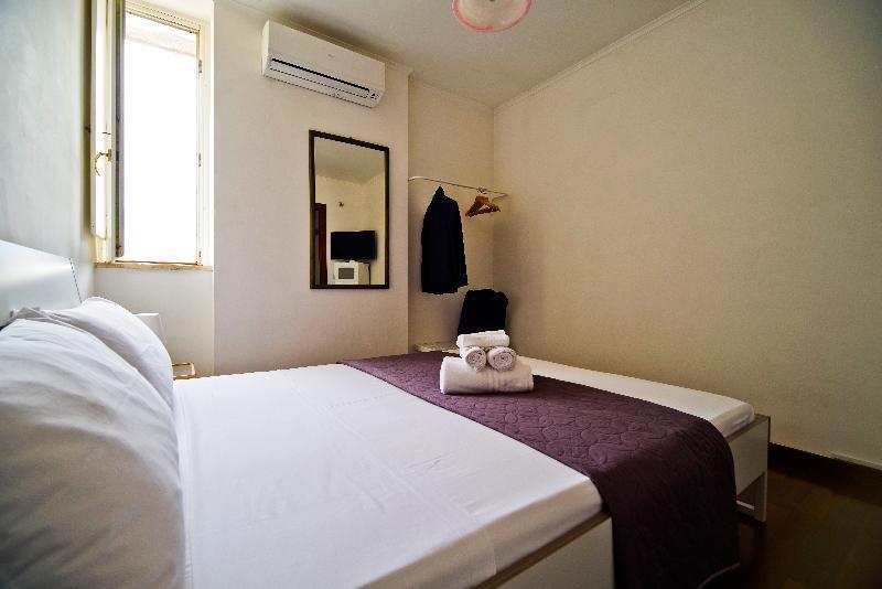 Bed And Travel Apartment Dogana Regia 15 Salerno Bagian luar foto