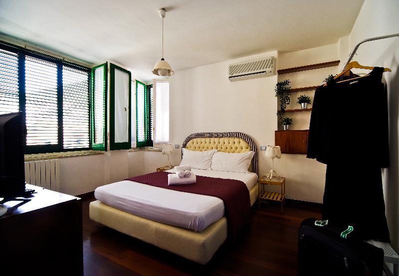 Bed And Travel Apartment Dogana Regia 15 Salerno Bagian luar foto