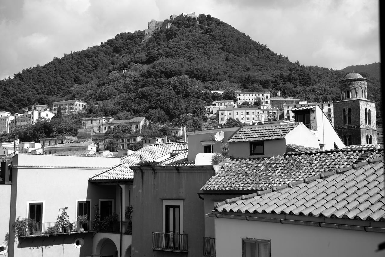 Bed And Travel Apartment Dogana Regia 15 Salerno Bagian luar foto