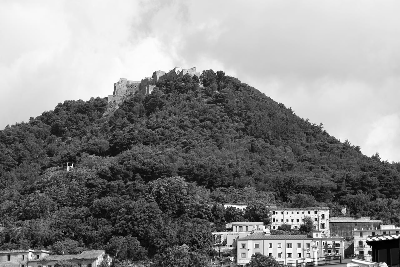 Bed And Travel Apartment Dogana Regia 15 Salerno Bagian luar foto