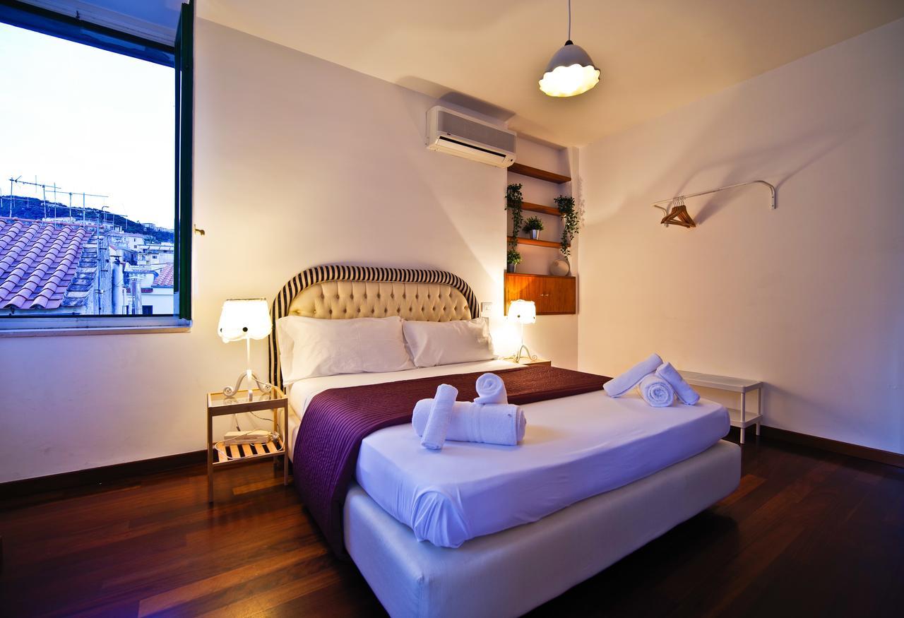 Bed And Travel Apartment Dogana Regia 15 Salerno Bagian luar foto